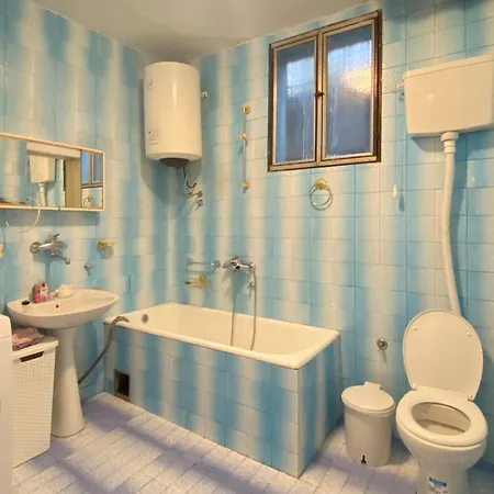 Small Hill Хостел *