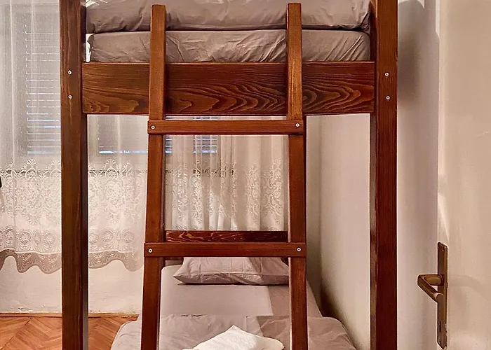 Small Hill Хостел