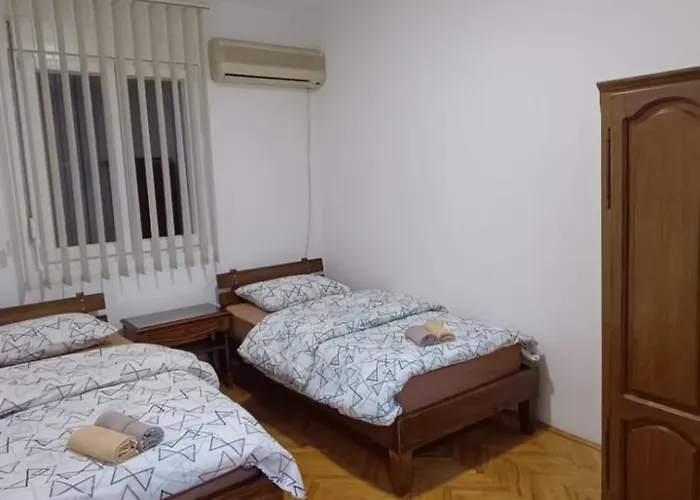 Small Hill Хостел